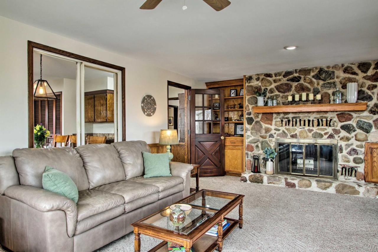 Wisconsin River Valley Farmhouse Fire Pit And View Merrimac Bagian luar foto